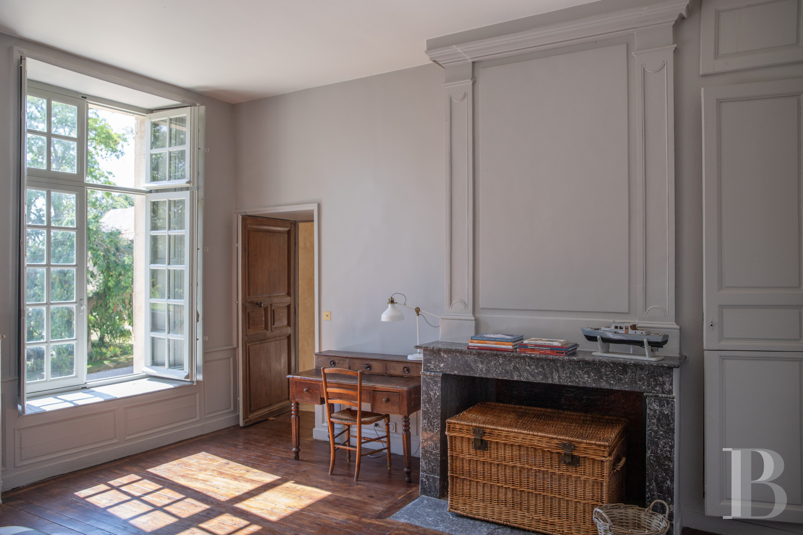 A château and its outbuildings in walled grounds to the north-east of Falaise, in Calvados - photo  n°34